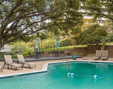 3883 Turtle Creek Boulevard - Photo Thumbnail 20