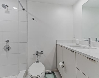 3883 Turtle Creek Boulevard - Photo Thumbnail 9