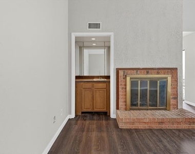 9809 Matchpoint Place - Photo Thumbnail 4