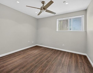 9809 Matchpoint Place - Photo Thumbnail 13