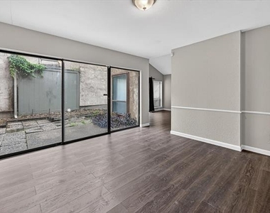 9809 Matchpoint Place - Photo Thumbnail 2