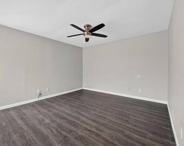 9809 Matchpoint Place - Photo Thumbnail 15