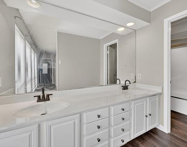 9809 Matchpoint Place - Photo Thumbnail 17
