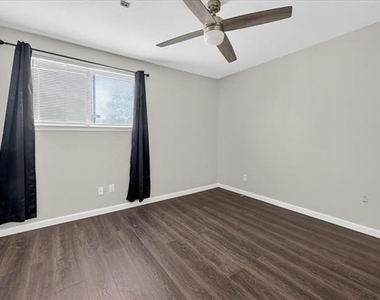 9809 Matchpoint Place - Photo Thumbnail 12