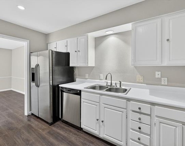 9809 Matchpoint Place - Photo Thumbnail 7