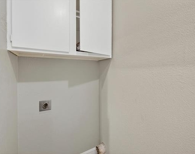 9809 Matchpoint Place - Photo Thumbnail 11