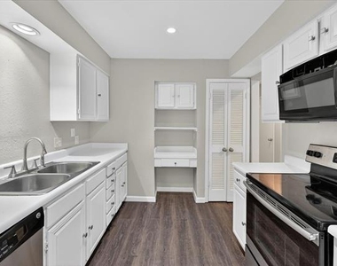 9809 Matchpoint Place - Photo Thumbnail 6