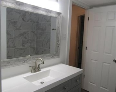 818 W Collins Street - Photo Thumbnail 13
