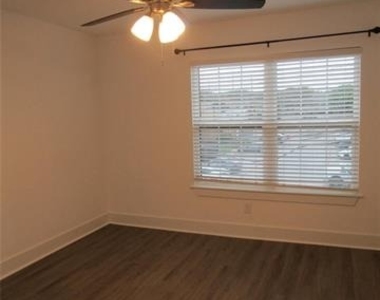 818 W Collins Street - Photo Thumbnail 12