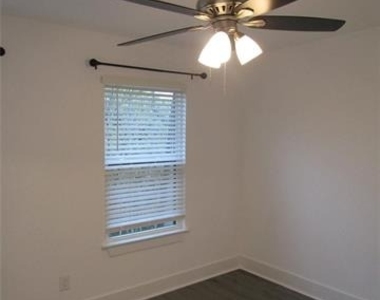 818 W Collins Street - Photo Thumbnail 11