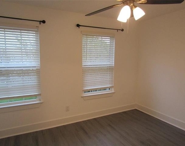 818 W Collins Street - Photo Thumbnail 8