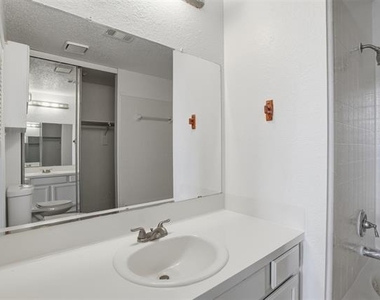 2540 Winter Oak Street - Photo Thumbnail 19