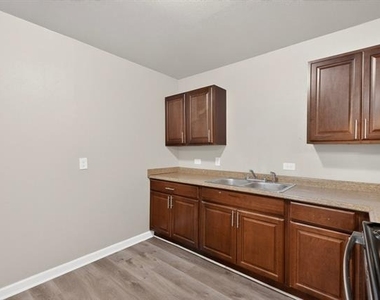 2508 Skylark Drive - Photo Thumbnail 6