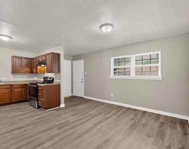 2508 Skylark Drive - Photo Thumbnail 8