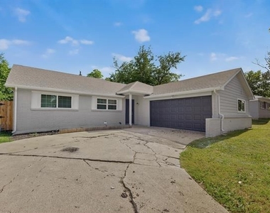2508 Skylark Drive - Photo Thumbnail 3