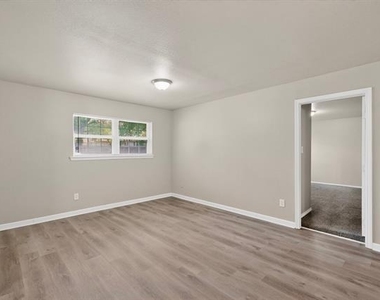 2508 Skylark Drive - Photo Thumbnail 13