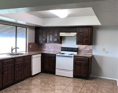 5260 Pruitt Drive - Photo Thumbnail 8