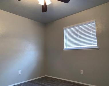 5260 Pruitt Drive - Photo Thumbnail 3