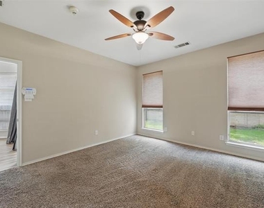 7464 Maroon Drive - Photo Thumbnail 6