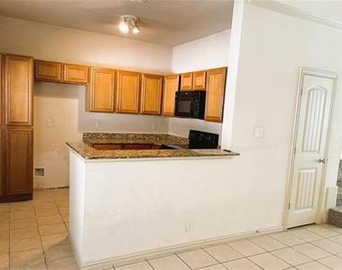 2320 Calendar Court - Photo Thumbnail 7