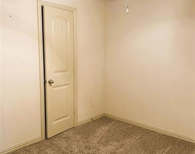 2320 Calendar Court - Photo Thumbnail 13