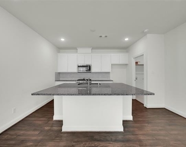 310 Myrtle Beach Drive - Photo Thumbnail 9