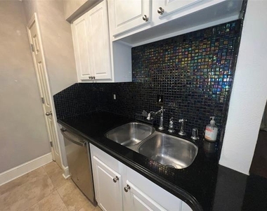 7734 Meadow Road - Photo Thumbnail 10
