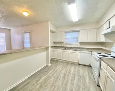 2632 Pinta Circle - Photo Thumbnail 7