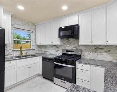 1513 Park Place - Photo Thumbnail 5