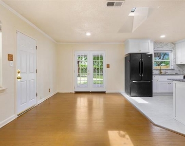 1513 Park Place - Photo Thumbnail 2