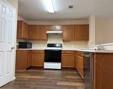8824 Sagebrush Trail - Photo Thumbnail 2