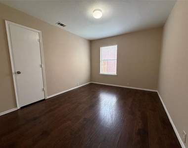 8824 Sagebrush Trail - Photo Thumbnail 12
