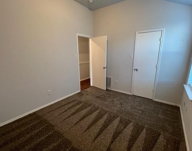 1004 Trickham Drive - Photo Thumbnail 14
