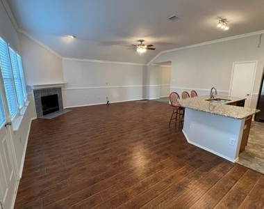 1004 Trickham Drive - Photo Thumbnail 10