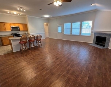 1004 Trickham Drive - Photo Thumbnail 3
