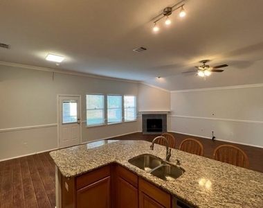 1004 Trickham Drive - Photo Thumbnail 8