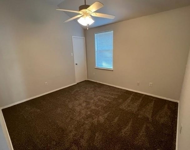 1004 Trickham Drive - Photo Thumbnail 12
