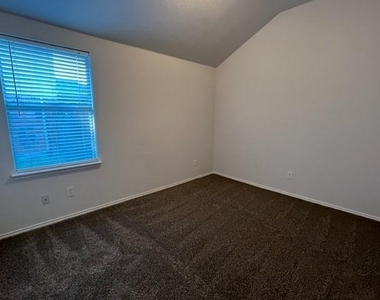 1004 Trickham Drive - Photo Thumbnail 13