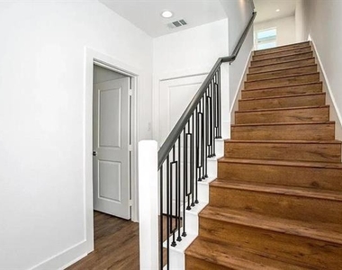 13325 Bee Street - Photo Thumbnail 2