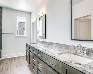 13325 Bee Street - Photo Thumbnail 11