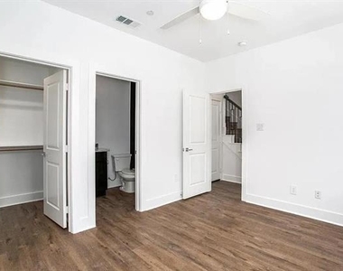 13325 Bee Street - Photo Thumbnail 3