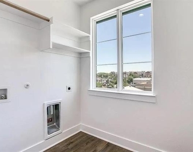 13325 Bee Street - Photo Thumbnail 9