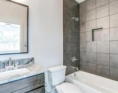13325 Bee Street - Photo Thumbnail 4