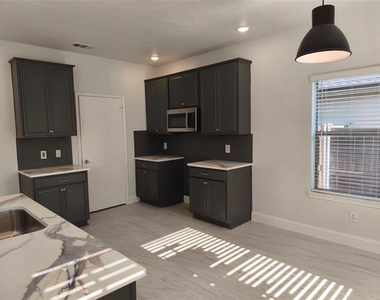 406 Stanley Falls Drive - Photo Thumbnail 7