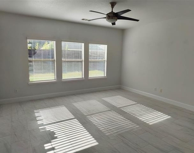 406 Stanley Falls Drive - Photo Thumbnail 6