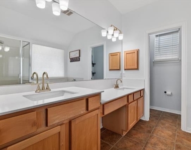 10008 Hanover Drive - Photo Thumbnail 18