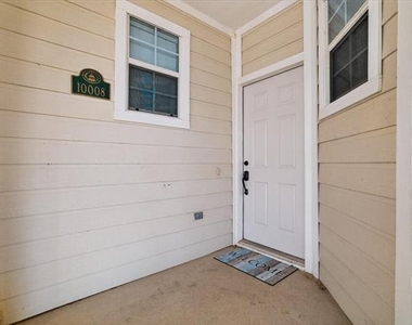10008 Hanover Drive - Photo Thumbnail 4