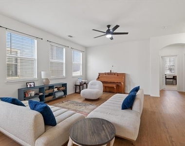 10008 Hanover Drive - Photo Thumbnail 6