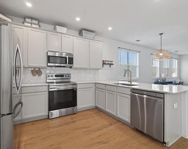 10008 Hanover Drive - Photo Thumbnail 8