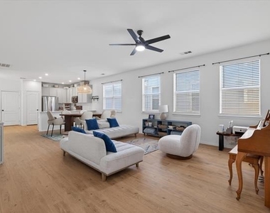 10008 Hanover Drive - Photo Thumbnail 5